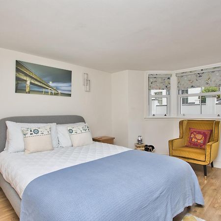 Spacious Seaside Escape In The Heart Of Deal, 4 Mins From The Beach ภายนอก รูปภาพ