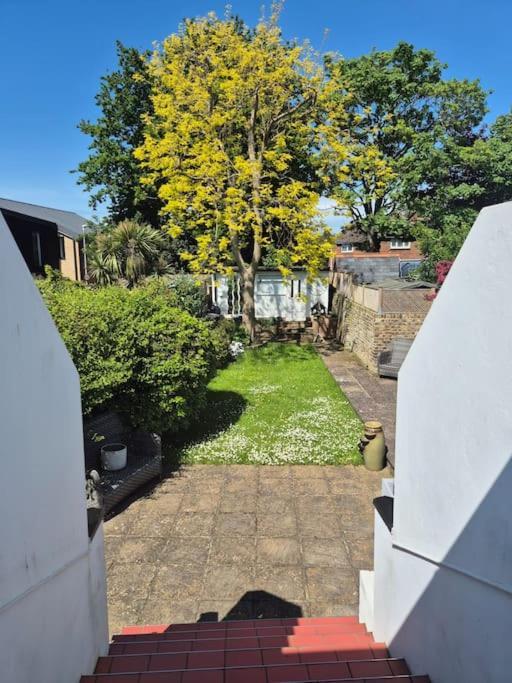Spacious Seaside Escape In The Heart Of Deal, 4 Mins From The Beach ภายนอก รูปภาพ