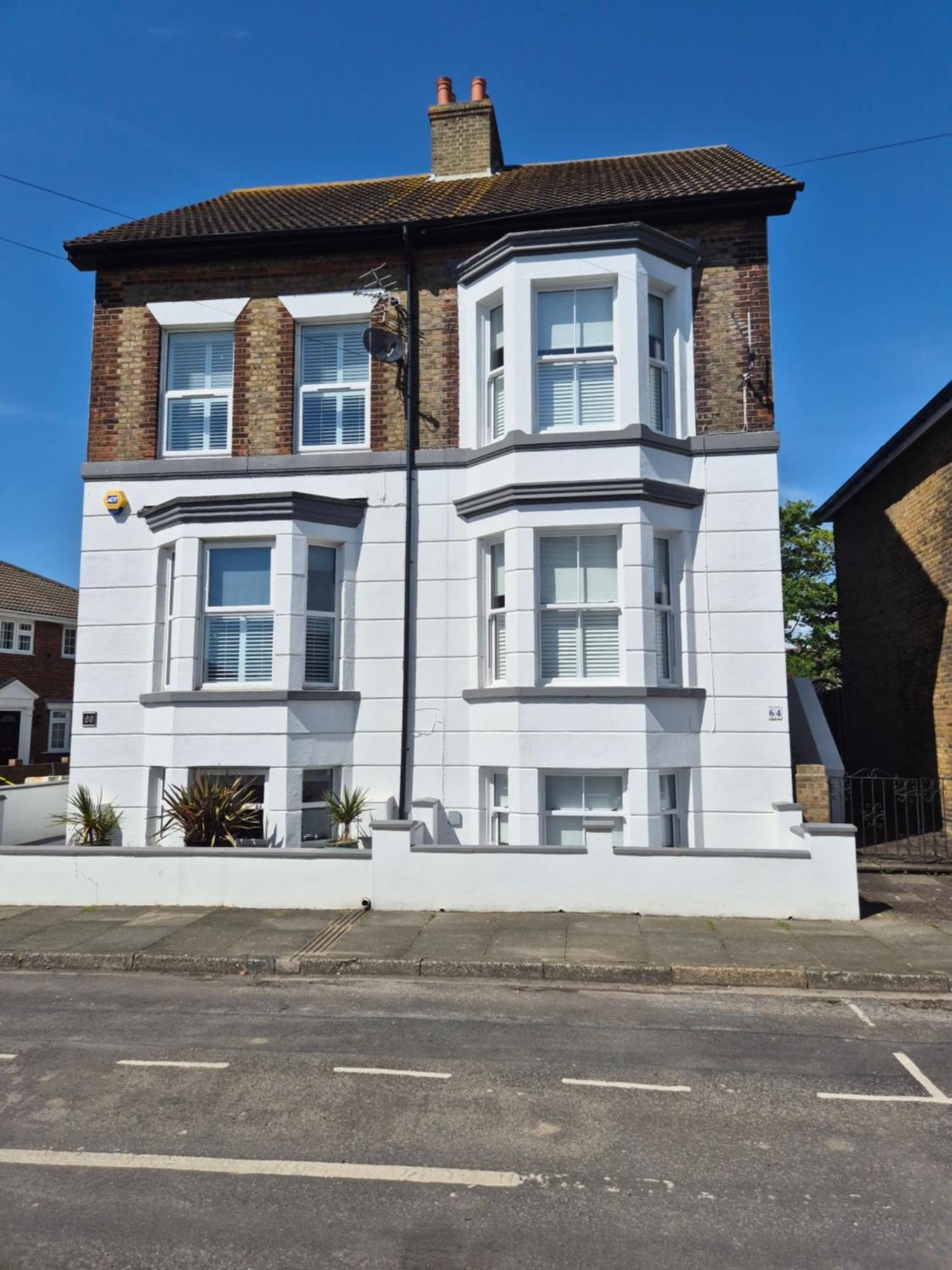 Spacious Seaside Escape In The Heart Of Deal, 4 Mins From The Beach ภายนอก รูปภาพ
