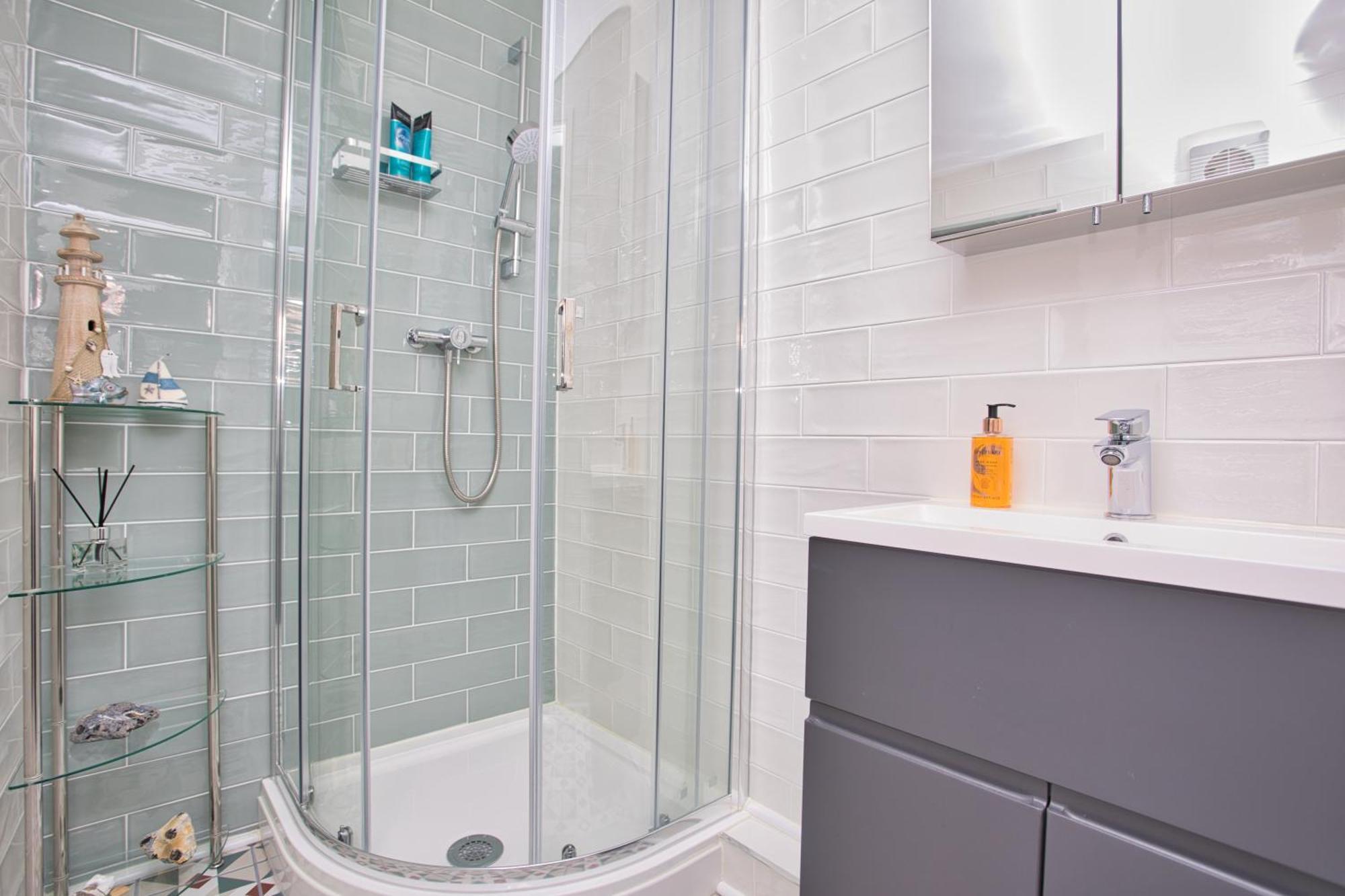 Spacious Seaside Escape In The Heart Of Deal, 4 Mins From The Beach ภายนอก รูปภาพ