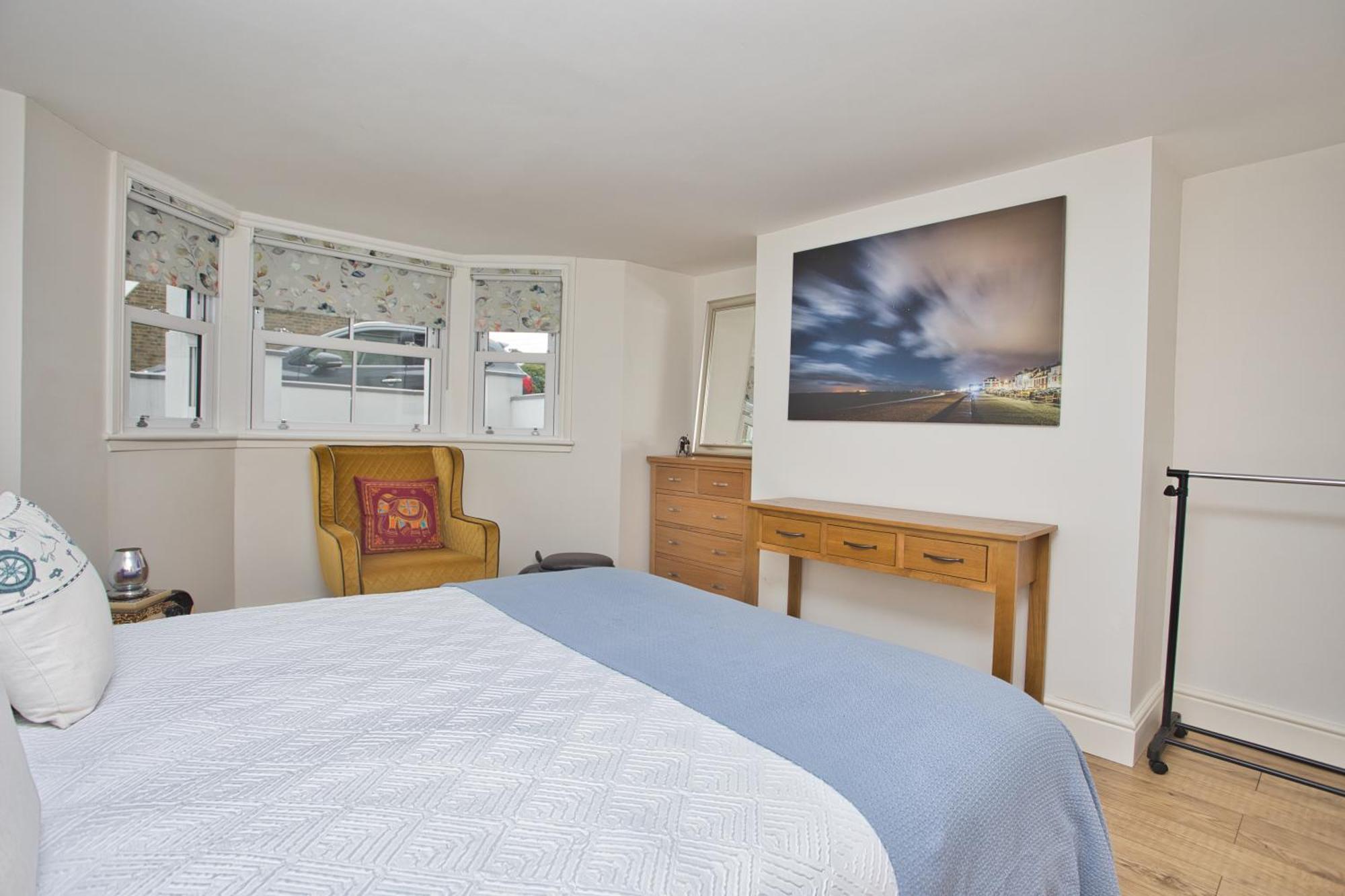 Spacious Seaside Escape In The Heart Of Deal, 4 Mins From The Beach ภายนอก รูปภาพ