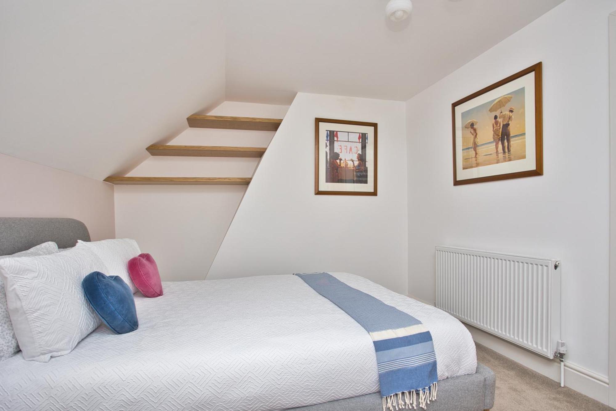 Spacious Seaside Escape In The Heart Of Deal, 4 Mins From The Beach ภายนอก รูปภาพ