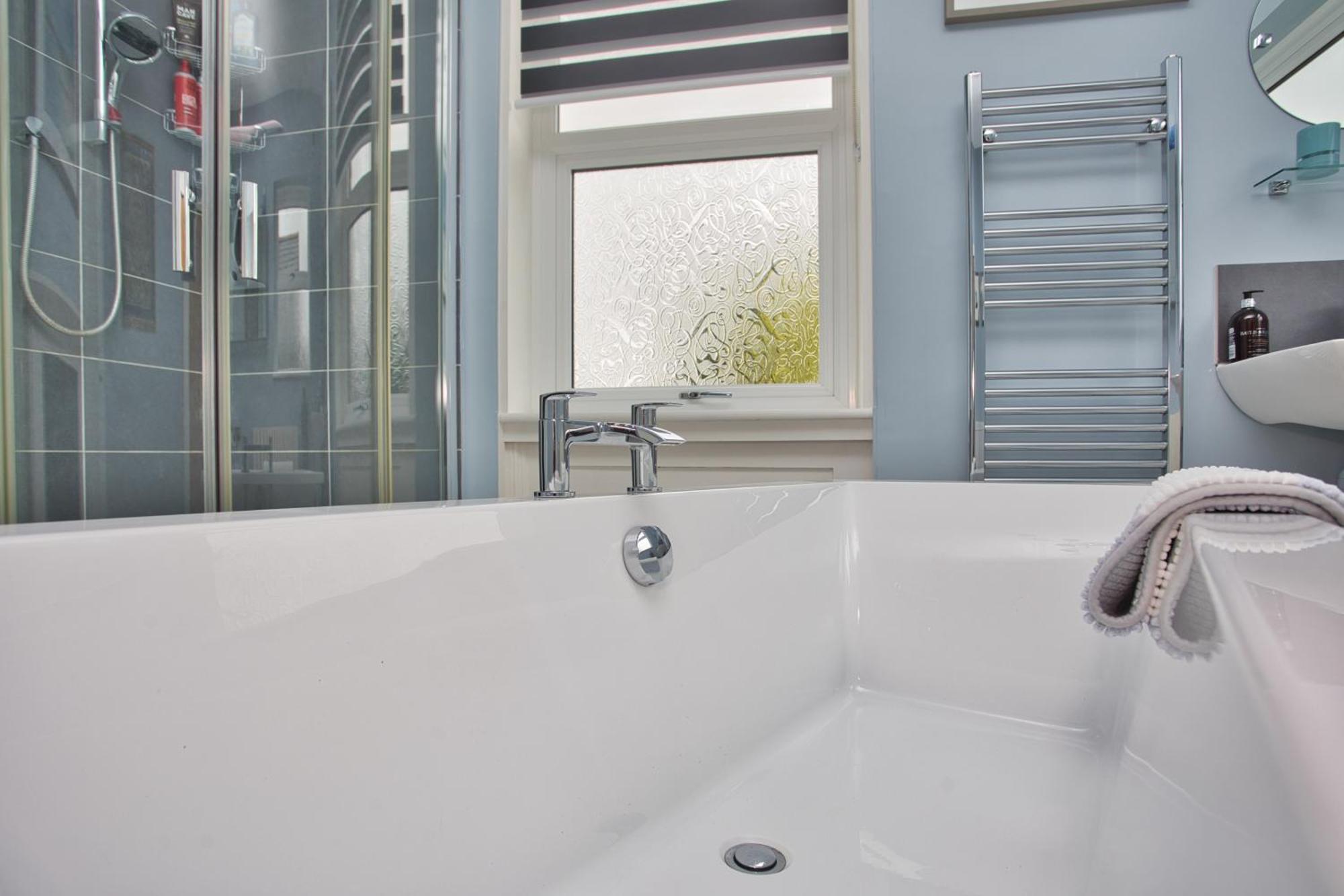 Spacious Seaside Escape In The Heart Of Deal, 4 Mins From The Beach ภายนอก รูปภาพ