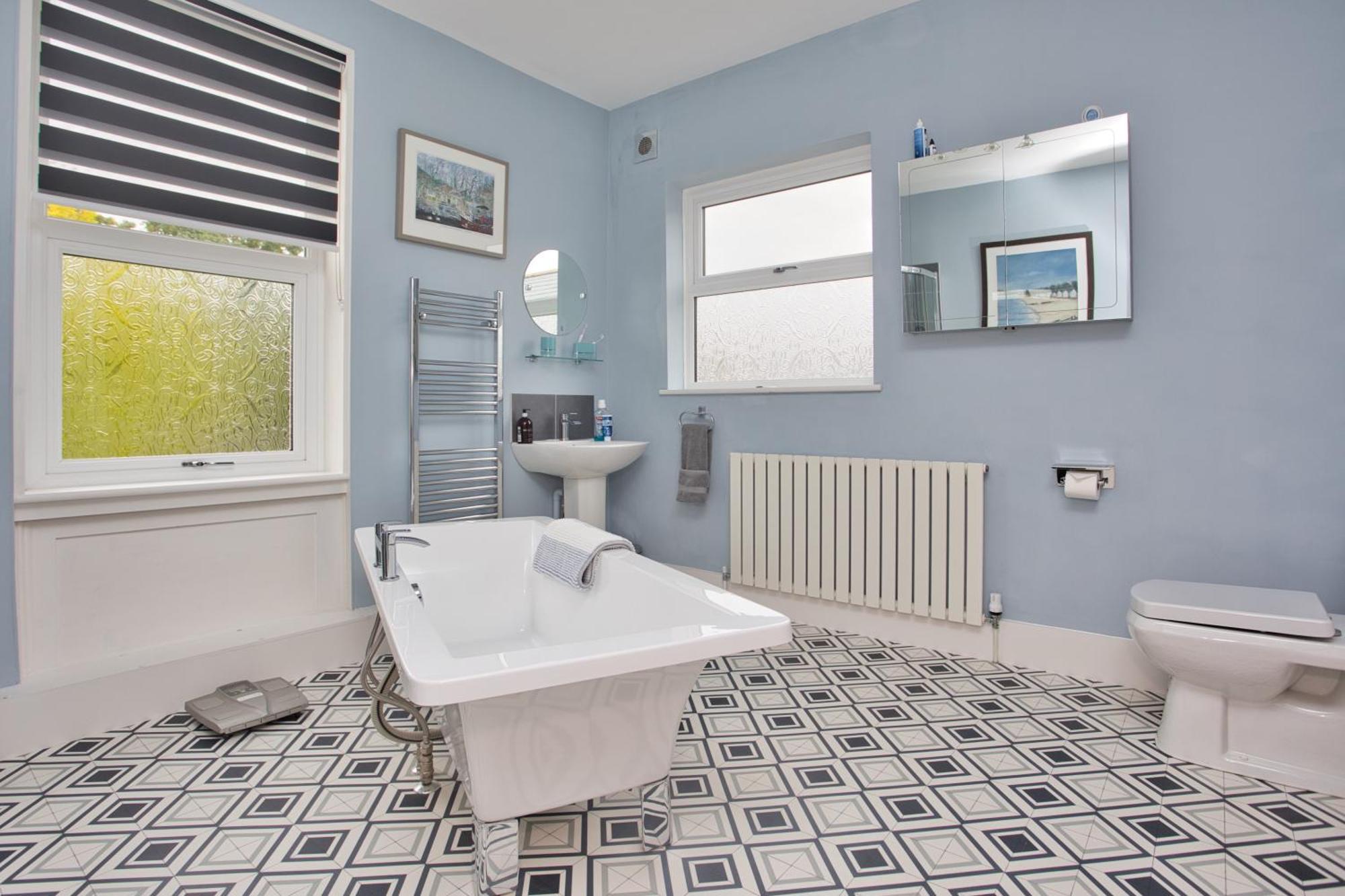 Spacious Seaside Escape In The Heart Of Deal, 4 Mins From The Beach ภายนอก รูปภาพ
