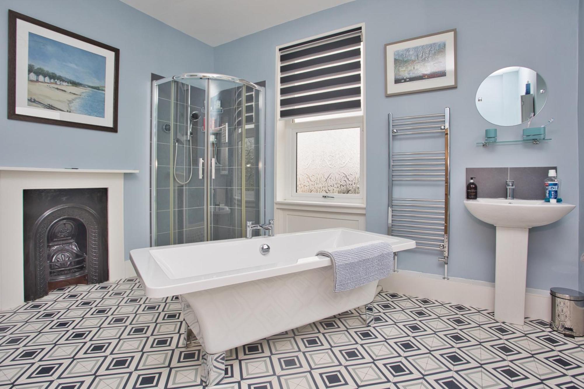 Spacious Seaside Escape In The Heart Of Deal, 4 Mins From The Beach ภายนอก รูปภาพ
