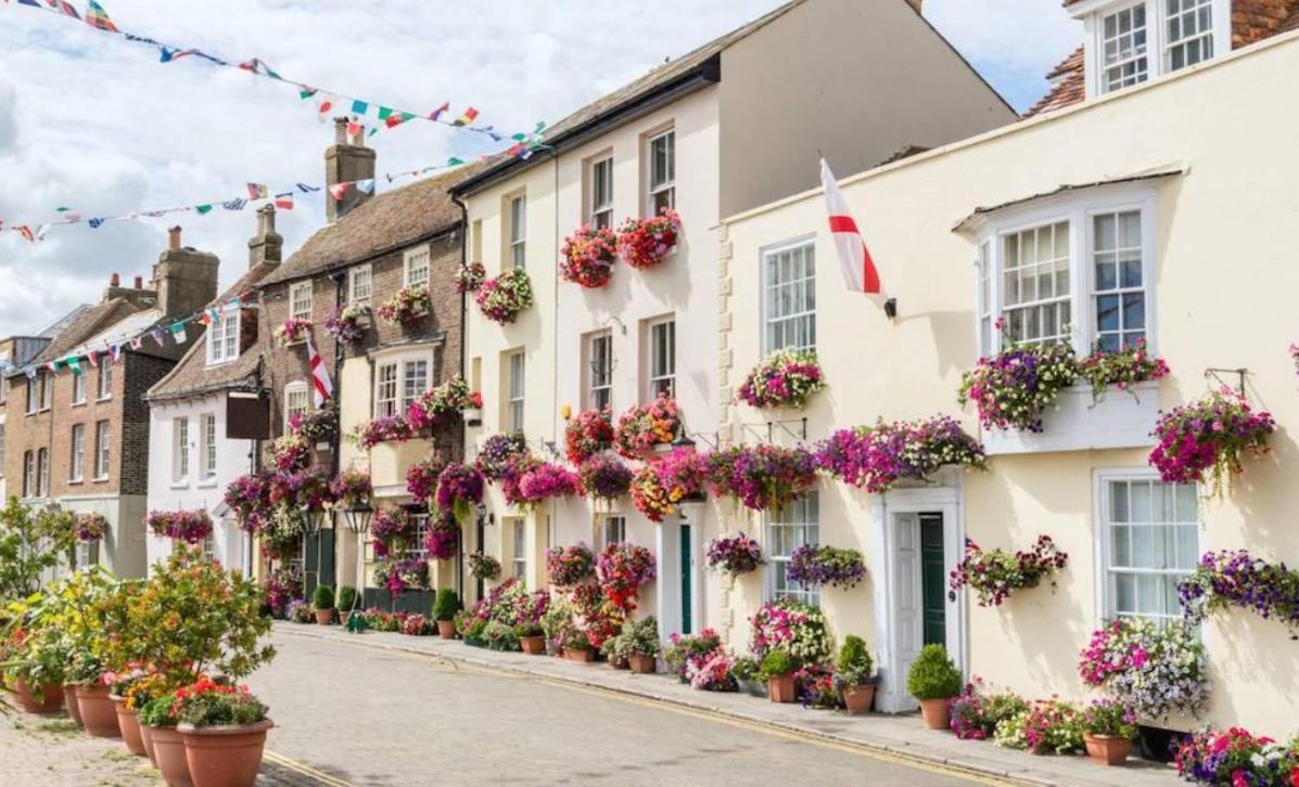 Spacious Seaside Escape In The Heart Of Deal, 4 Mins From The Beach ภายนอก รูปภาพ